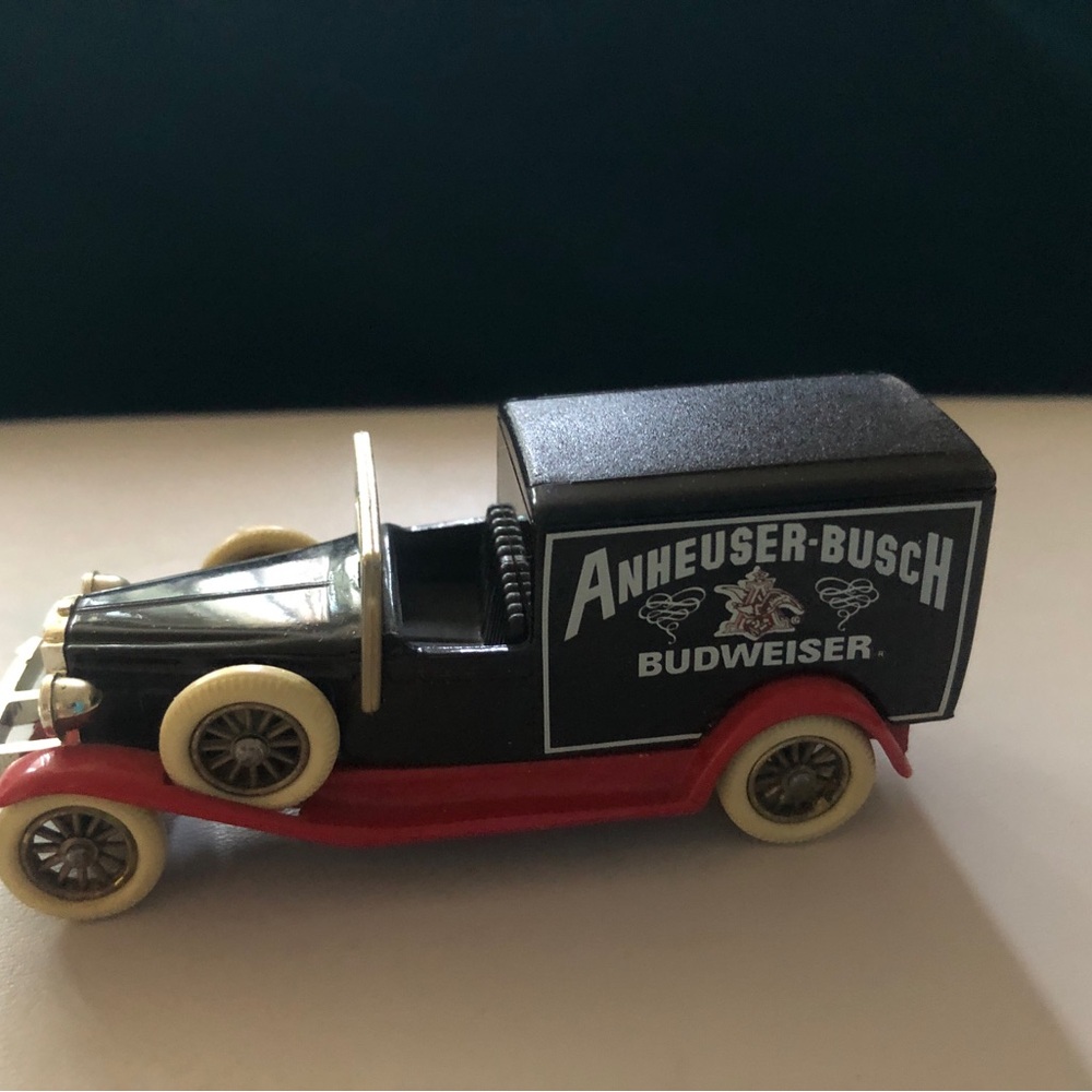 Budweiser Vintage Style Die-Cast Delivery Truck - Red & Cream 1979 Bundle 3 - Picture 9 of 11